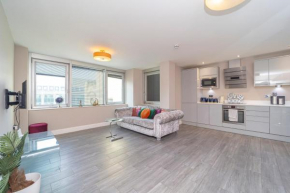 designer 1bed flat 1mins walk to sea easy parking